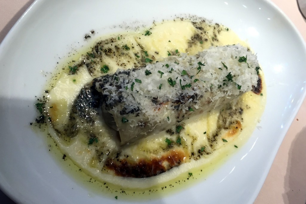 La Taverna del Clinic - Canelloni with duck, mushrooms and foie gras
